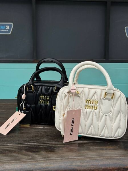 Miu Miu сумка біла стьобана (даффл/боулінг) MERI-BAG-MIU-004 фото